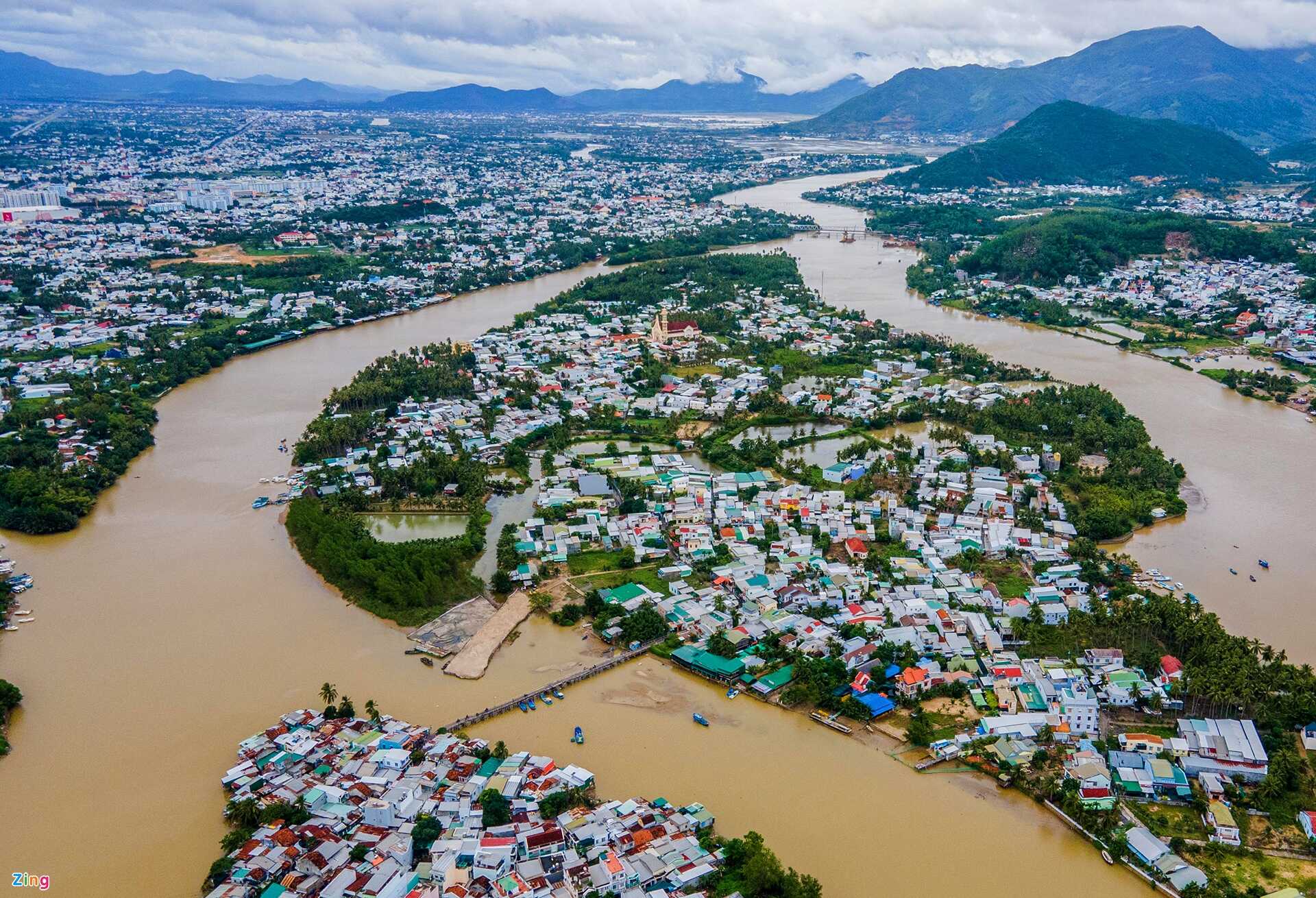 Sông Cái Nha Trang: Khám Phá Điểm Du Lịch Sinh Thái Độc Đáo Năm 2025